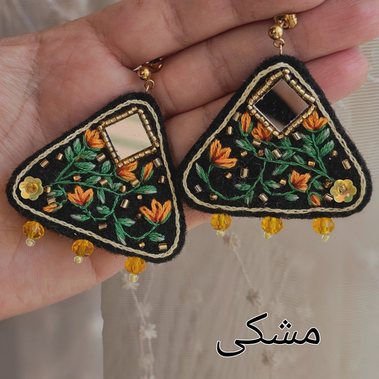 گوشواره گلدوزی مدل سه گوشه