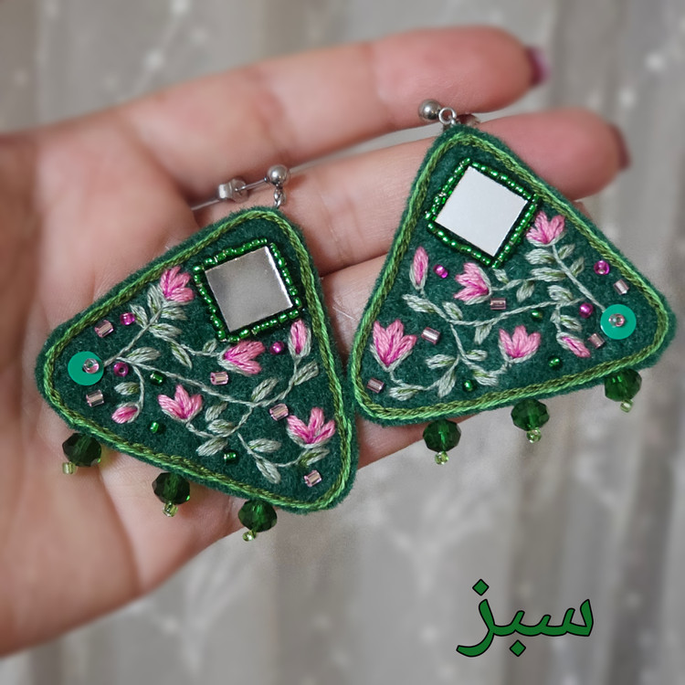 گوشواره گلدوزی مدل سه گوشه