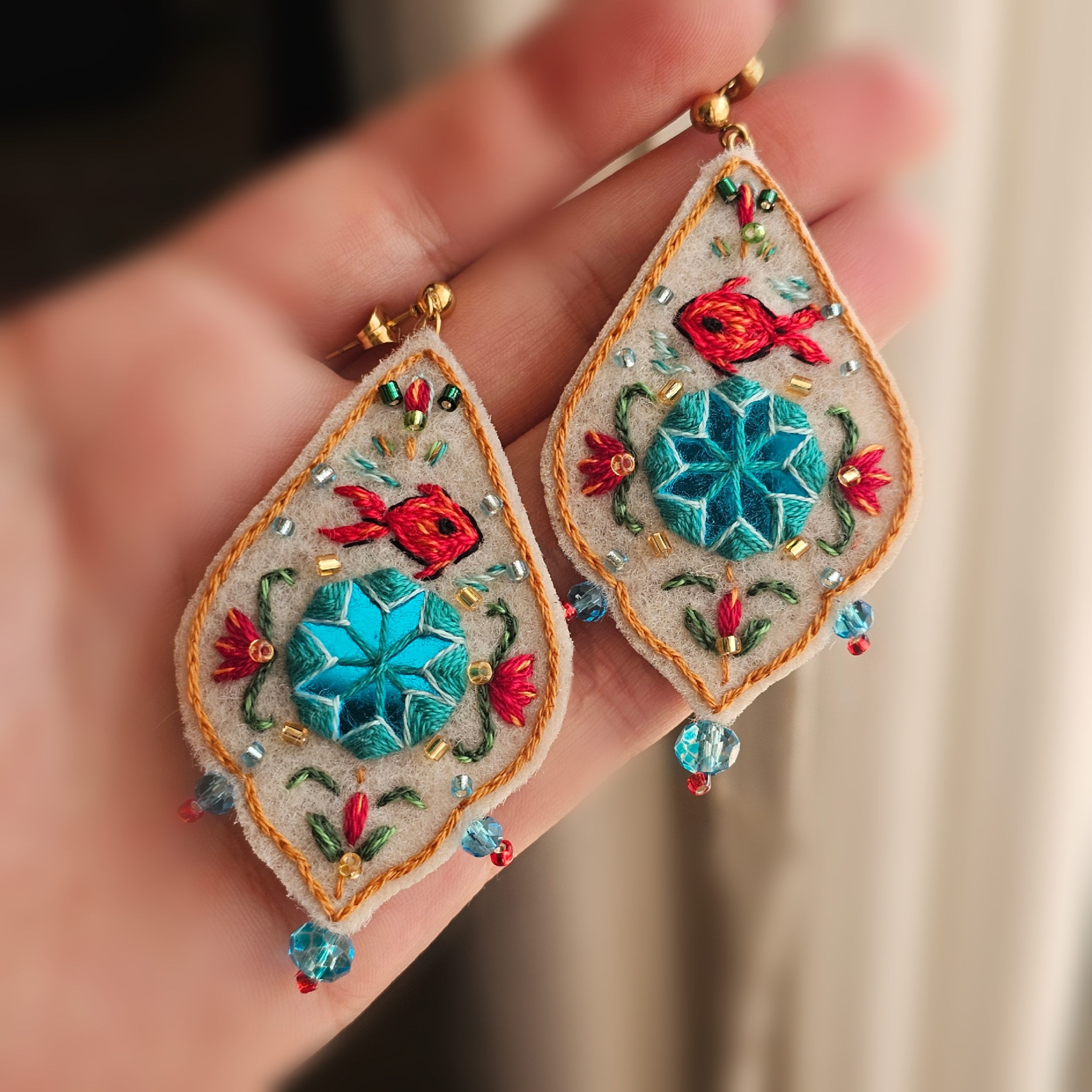 گوشواره دست دوزگلدوزی مدل ماهی گُلی نوروز